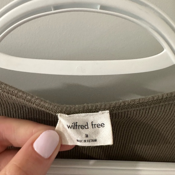 Aritzia Wilfred Free Front Tie Long Sleeve - Picture 2 of 4